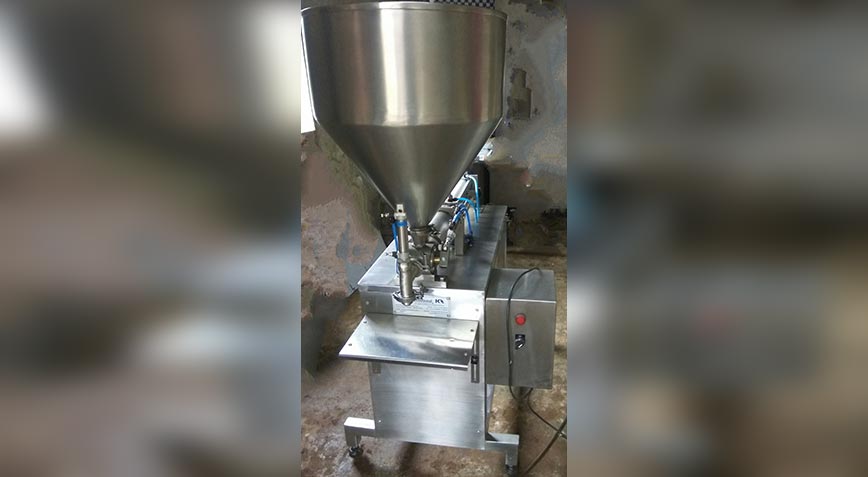 Semi Automatic Distemper Paint Pouch Filling Machine